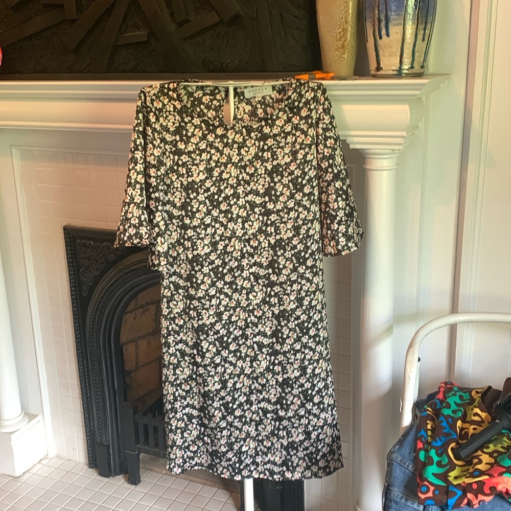 Hayden Los Angeles silky floral kimono sleeve dress. Worn 1x‎